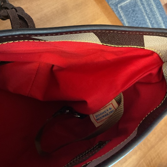 Dooney & Bourke Brown Tan Chevron Bailey Tote - Picture 9 of 14